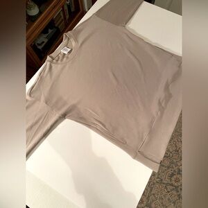 Women’s Nearly New Sage Collective Oversized Gray/Beige Sweatshirt size Medium